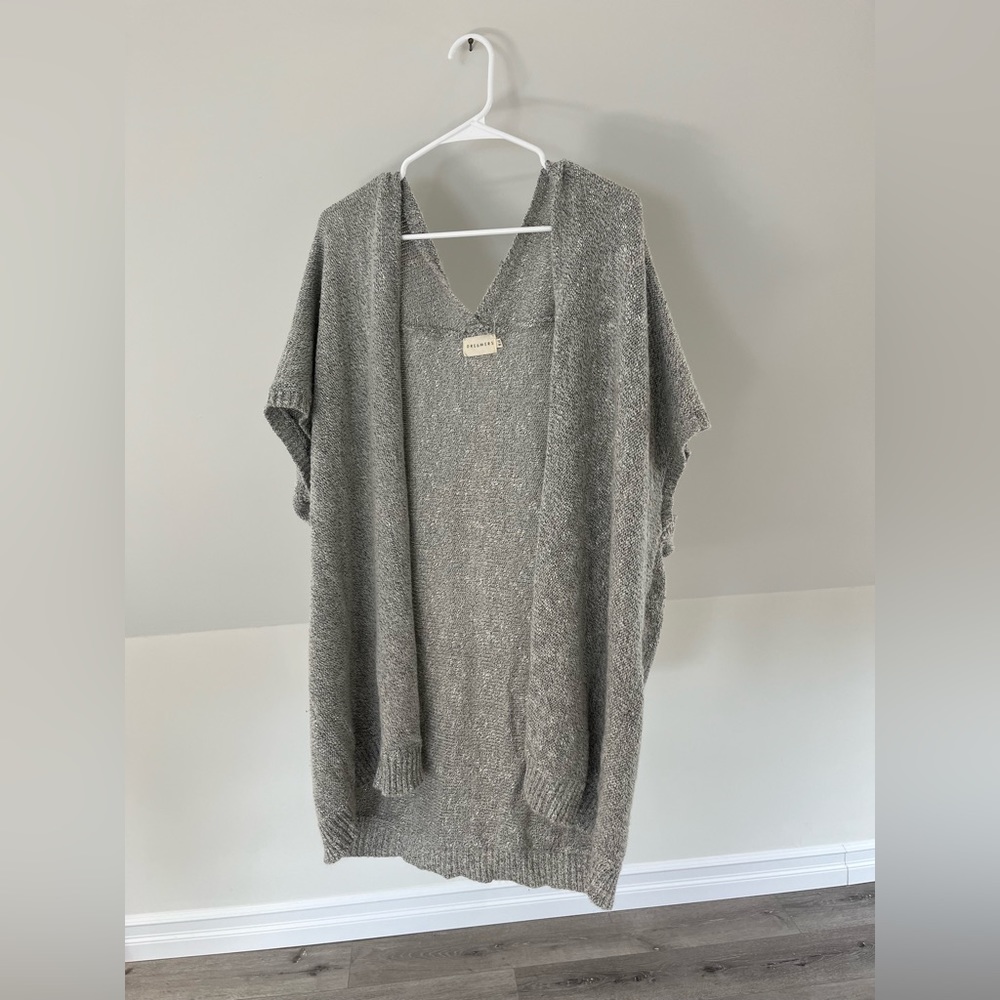 Oversized sleeveless shrug